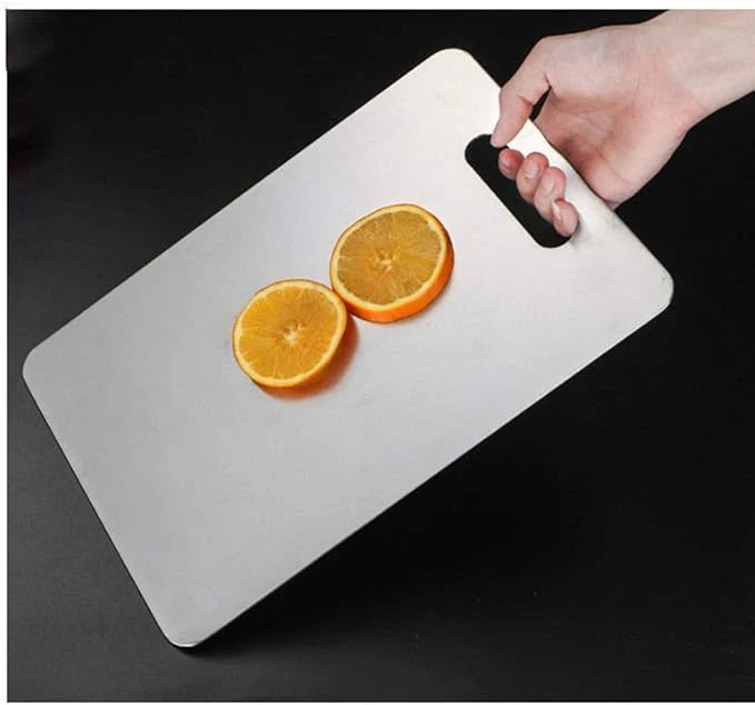 𝘼𝙧𝙖𝙗𝙞𝙖𝙣 𝙑𝙖𝙪𝙡𝙩™ Titanium Cutting Board - لوح تقطيع التيتانيوم