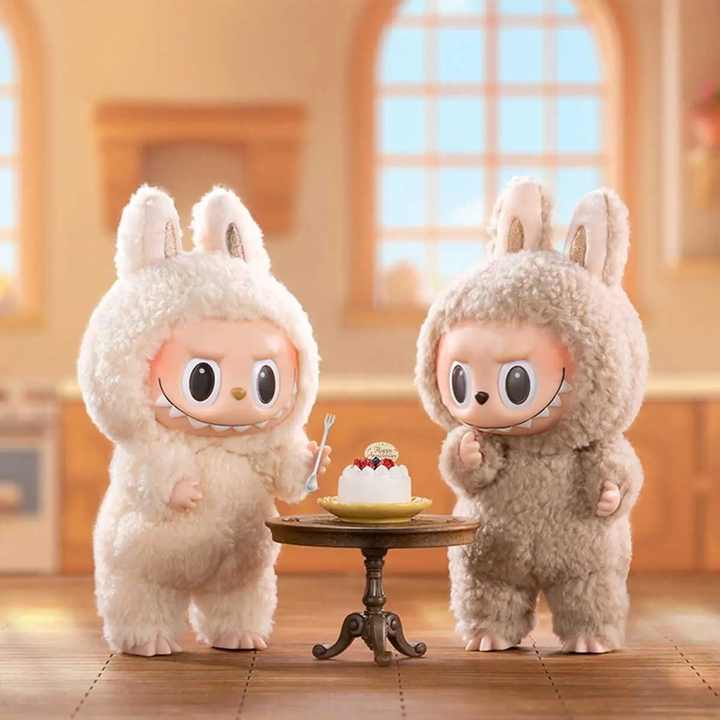 𝘼𝙧𝙖𝙗𝙞𝙖𝙣 𝙑𝙖𝙪𝙡𝙩™ Labubu – Wild Cartoon-Style Keychain