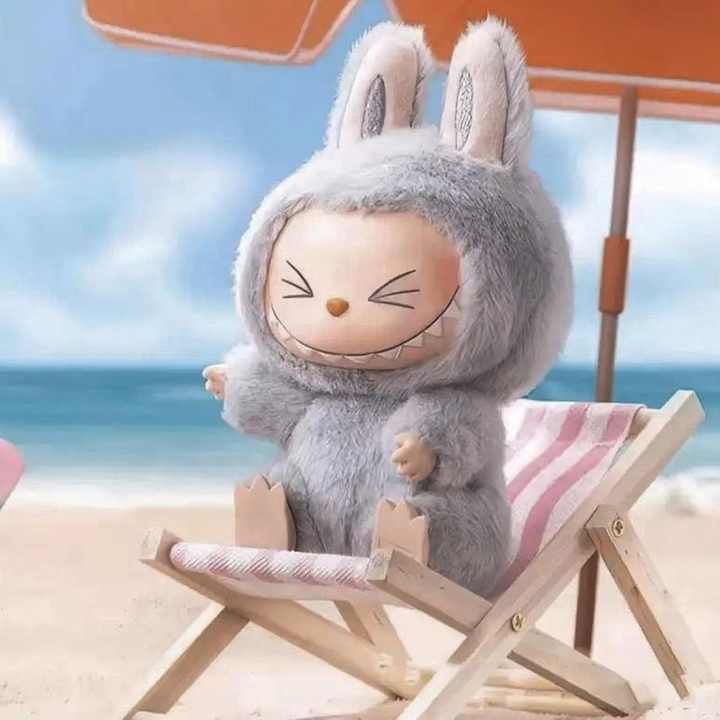 𝘼𝙧𝙖𝙗𝙞𝙖𝙣 𝙑𝙖𝙪𝙡𝙩™ Labubu – Wild Cartoon-Style Keychain